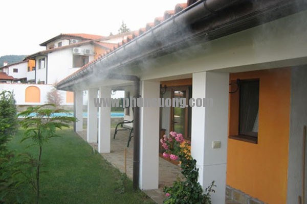 Hê thống phun sương Hawin được sử dụng để làm mát sân vườn